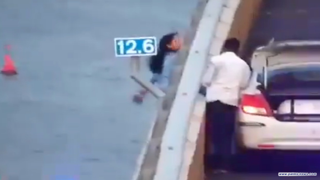 بالفيديو.. تصرف مفاجئ من سائق تاكسي ينقذ امرأة من موت محقق